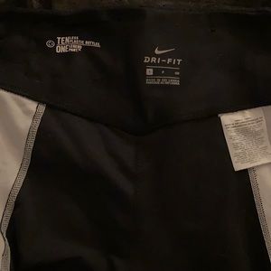 Small Nike Dri-Fit black/white/grey leggings